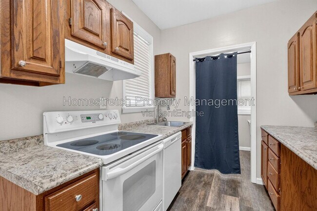 Building Photo - 6737 Fyler Ave