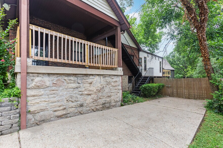 Building Photo - 3008 Blakemore Ave