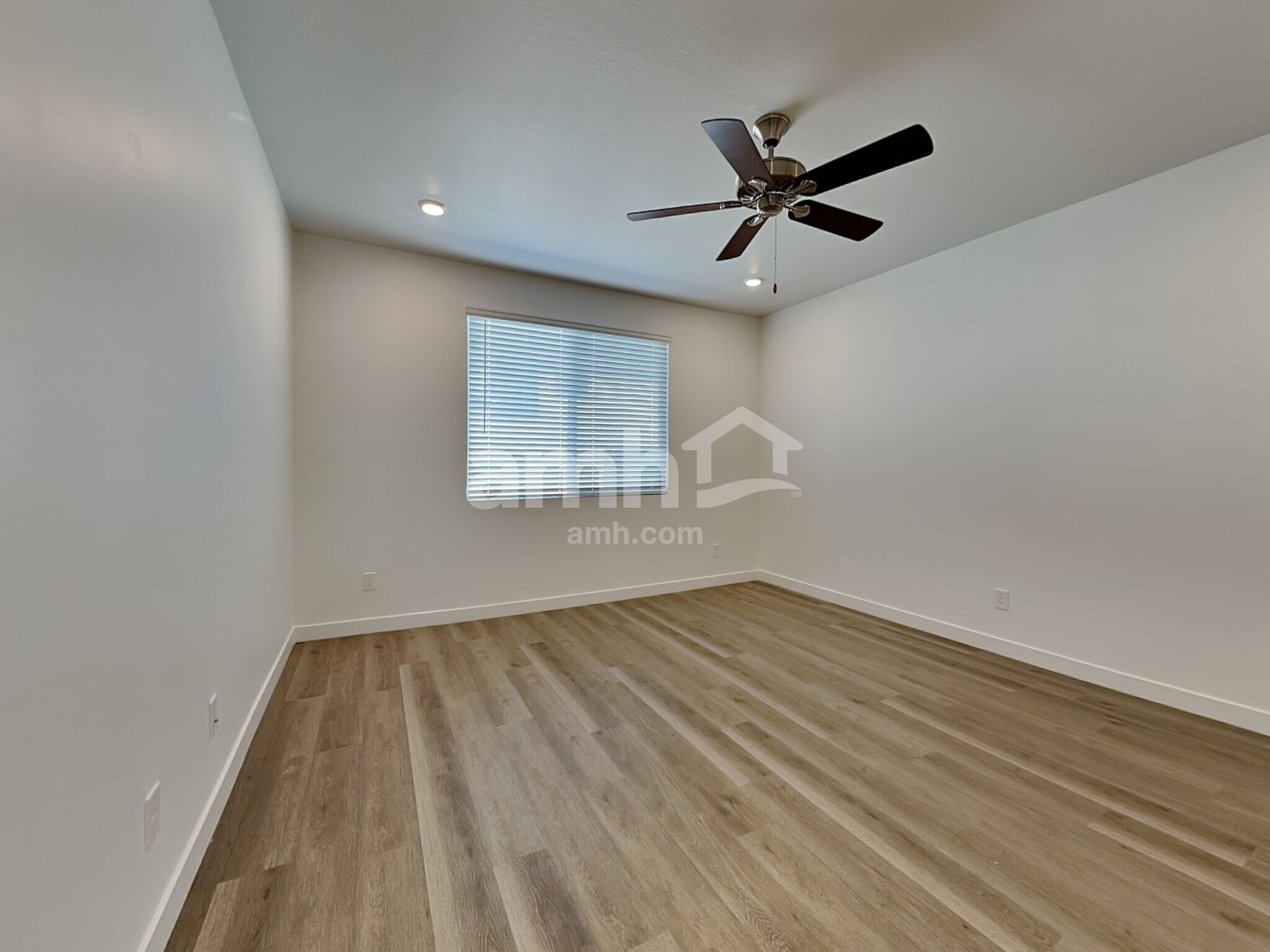 Building Photo - 20177 W Thomas Rd