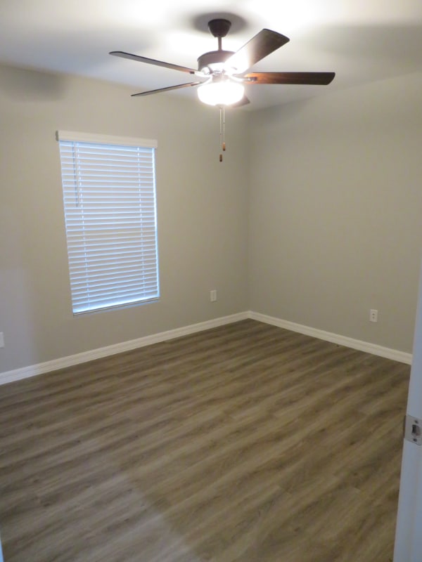 Building Photo - 2605 NE 6th Pl