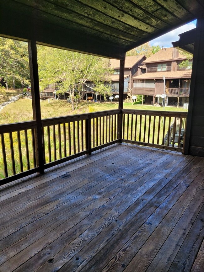 Building Photo - 4 bedroom Townhouse on Bloomington's South Side; Located in The Woodlands!