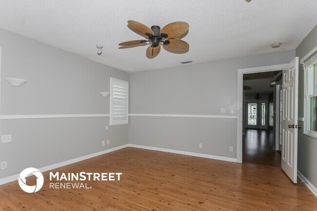 Building Photo - 6846 SE Raintree Ave