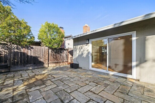 Building Photo - 6386 Blackwood Dr