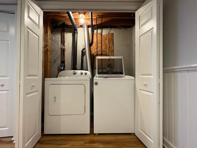 Building Photo - 241 Branford Rd