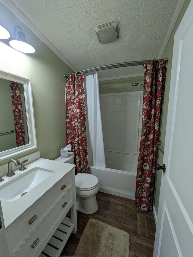 Building Photo - 11 Corn Hill Rd