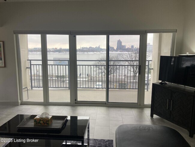 Building Photo - 1 Riverpointe Plaza