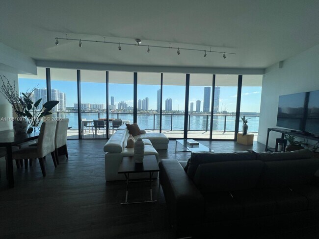 Building Photo - 5500 Island Estates Dr