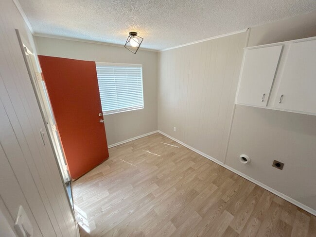 Building Photo - 2219 Goldbrier Ln