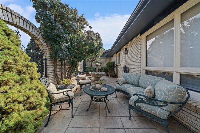 Building Photo - Gorgeous 4 bed 5 bath Luxury rental in Cherry Hills Village!