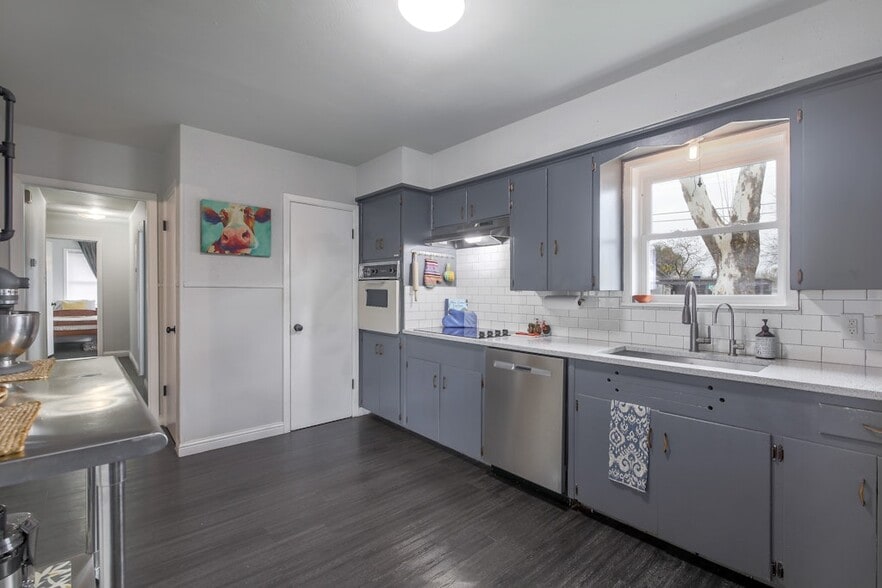 Building Photo - 6004 Libyan Dr