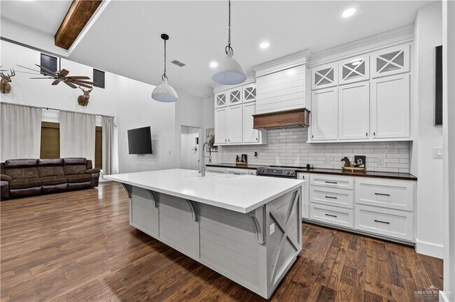 Building Photo - 28 N Pedaso del Sol St