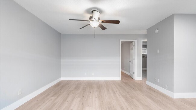 Building Photo - 626 SW 14th Ave