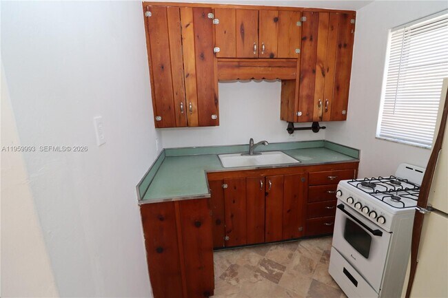 Building Photo - 1206 N 22nd Ave