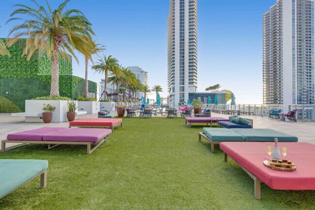 Building Photo - 4010 S Ocean Dr
