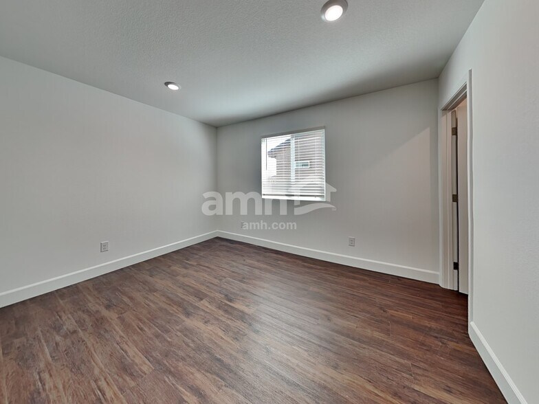 Building Photo - 8886 Tiger Tooth Ave
