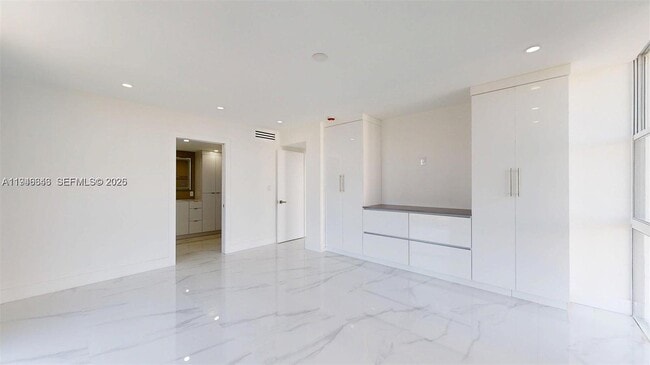 Building Photo - 3625 N Country Club Dr