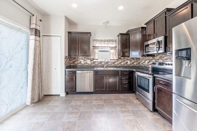 Building Photo - 899 Briarstone Dr