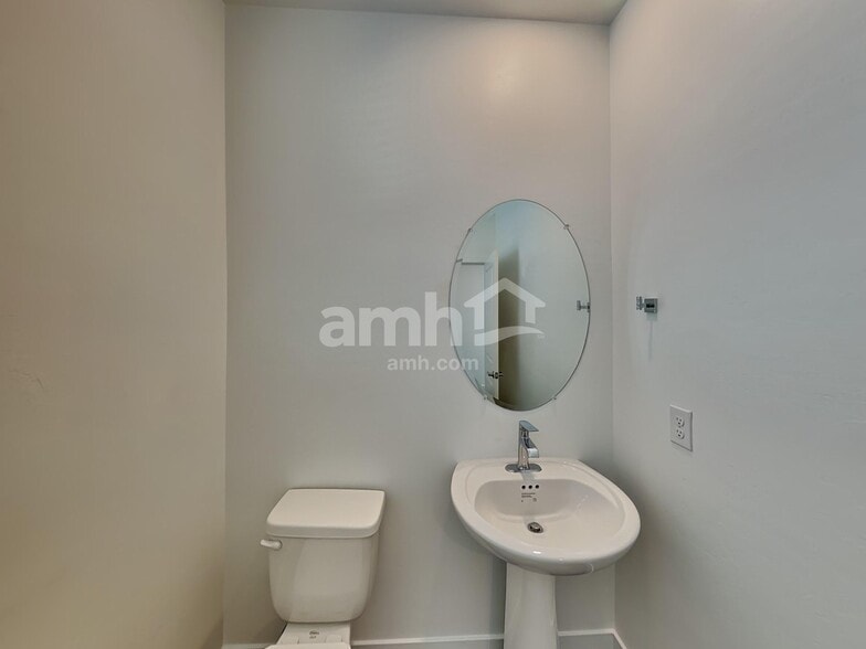 Building Photo - 6564 E Paseo Alga