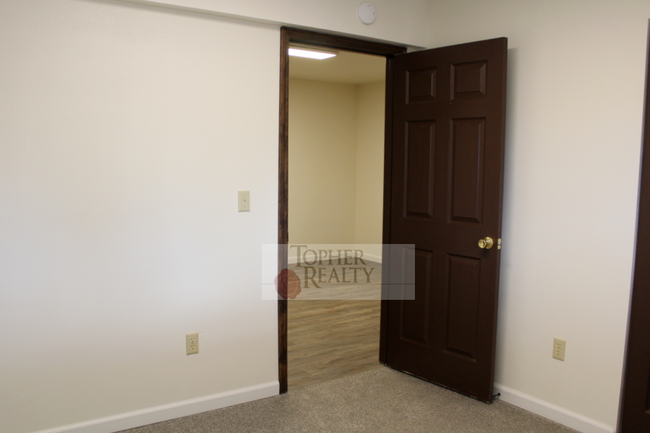 Building Photo - 3 Cambridge Ct