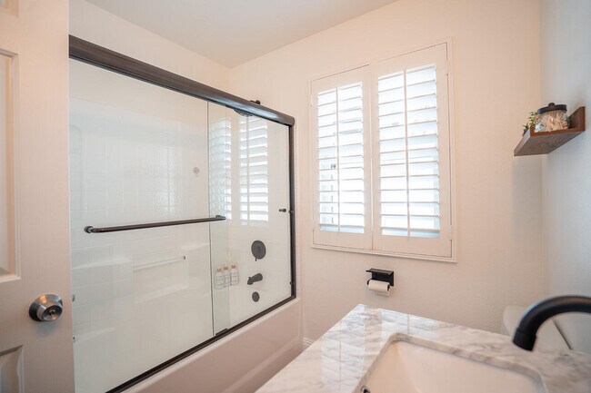 Building Photo - 45150 Birchcrest Cir