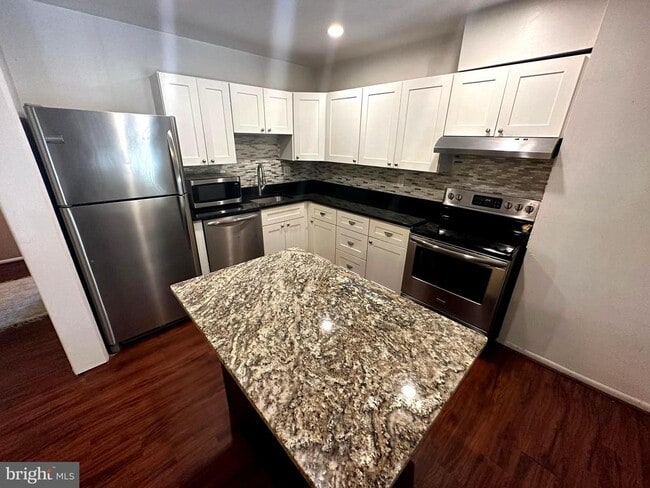 Building Photo - 6300 Bentham Ct