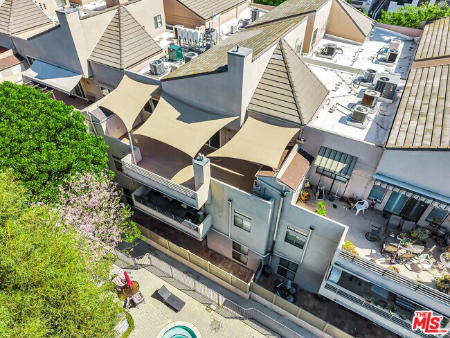 Building Photo - 4477 Woodman Ave