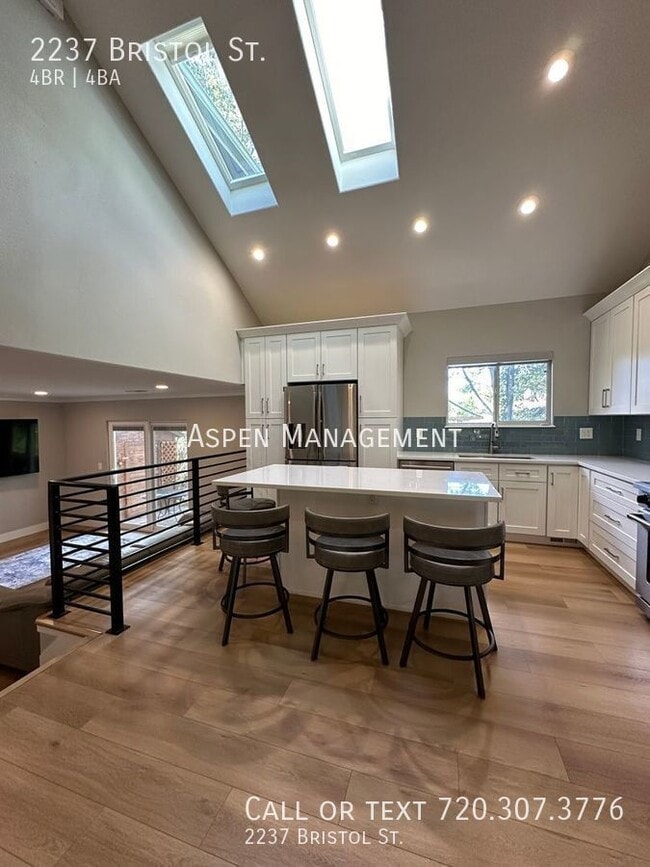 Building Photo - 2237 Bristol St