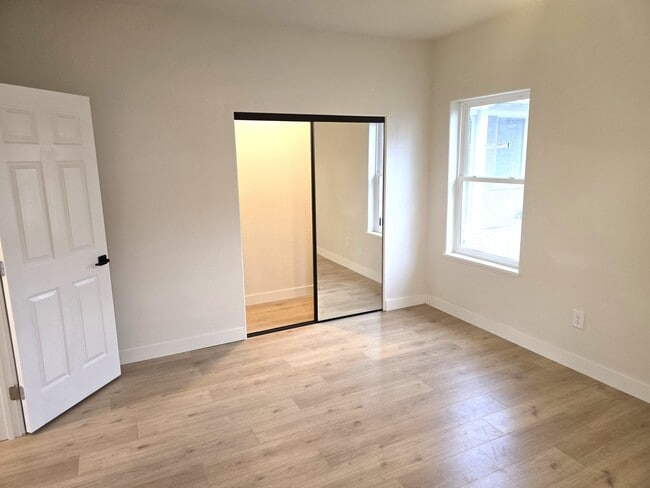 Building Photo - 1657 Ceylon Dr