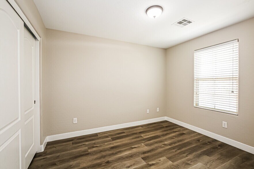 Building Photo - 6406 Kellyville Dr