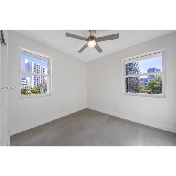 Building Photo - 1536 NW 15th Ave