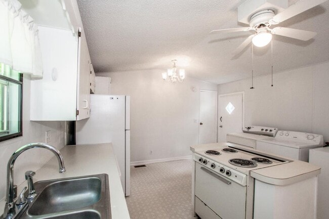 Building Photo - 7967 Caswell Rd