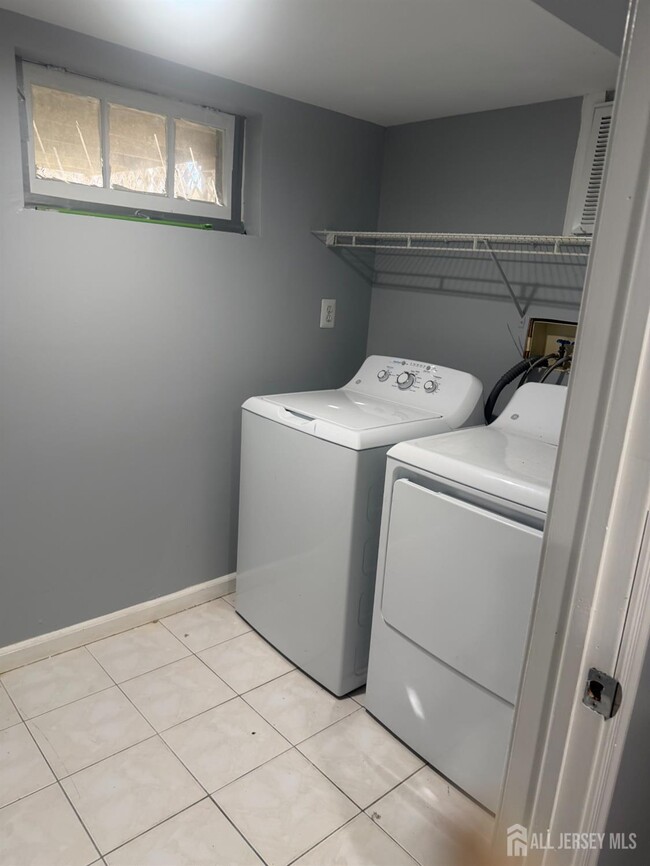 Building Photo - 13 Oakwood Dr