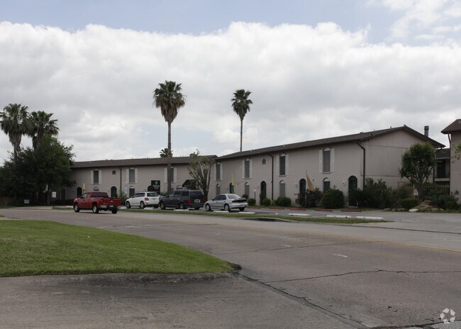 Primary Photo - Parkview Village Apartment