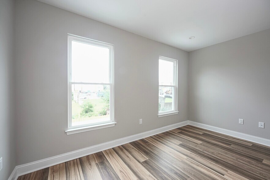 Building Photo - 4901 Saybrook Ave