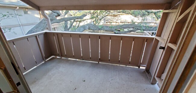 Building Photo - 10574 High Hollows Dr