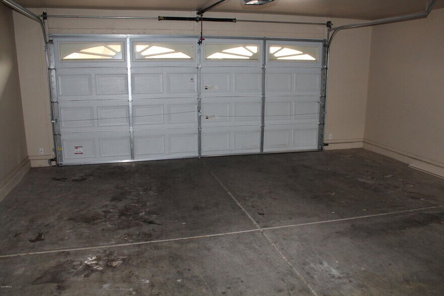 Garage - 1st floor - 3250 W Greenway Rd