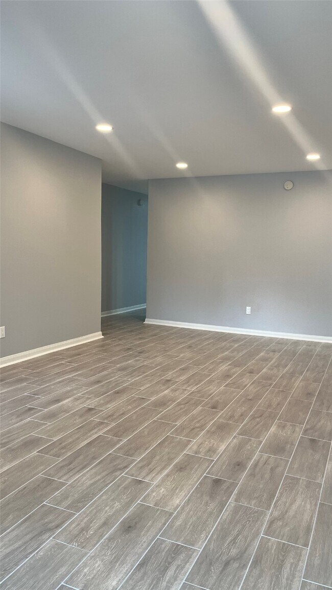 Building Photo - 12633 Memorial Dr