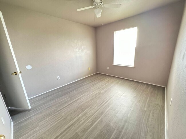 Building Photo - 5702 Greengate Dr