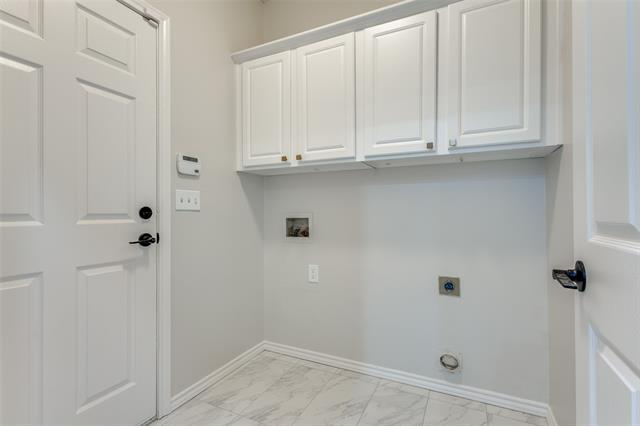 Building Photo - 7800 Glenoaks Dr