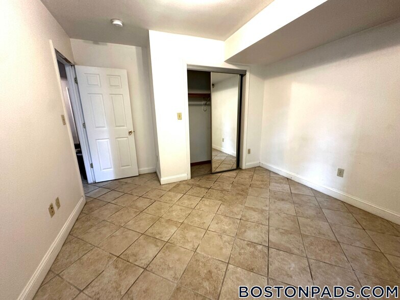 Building Photo - 35 Cummings Rd