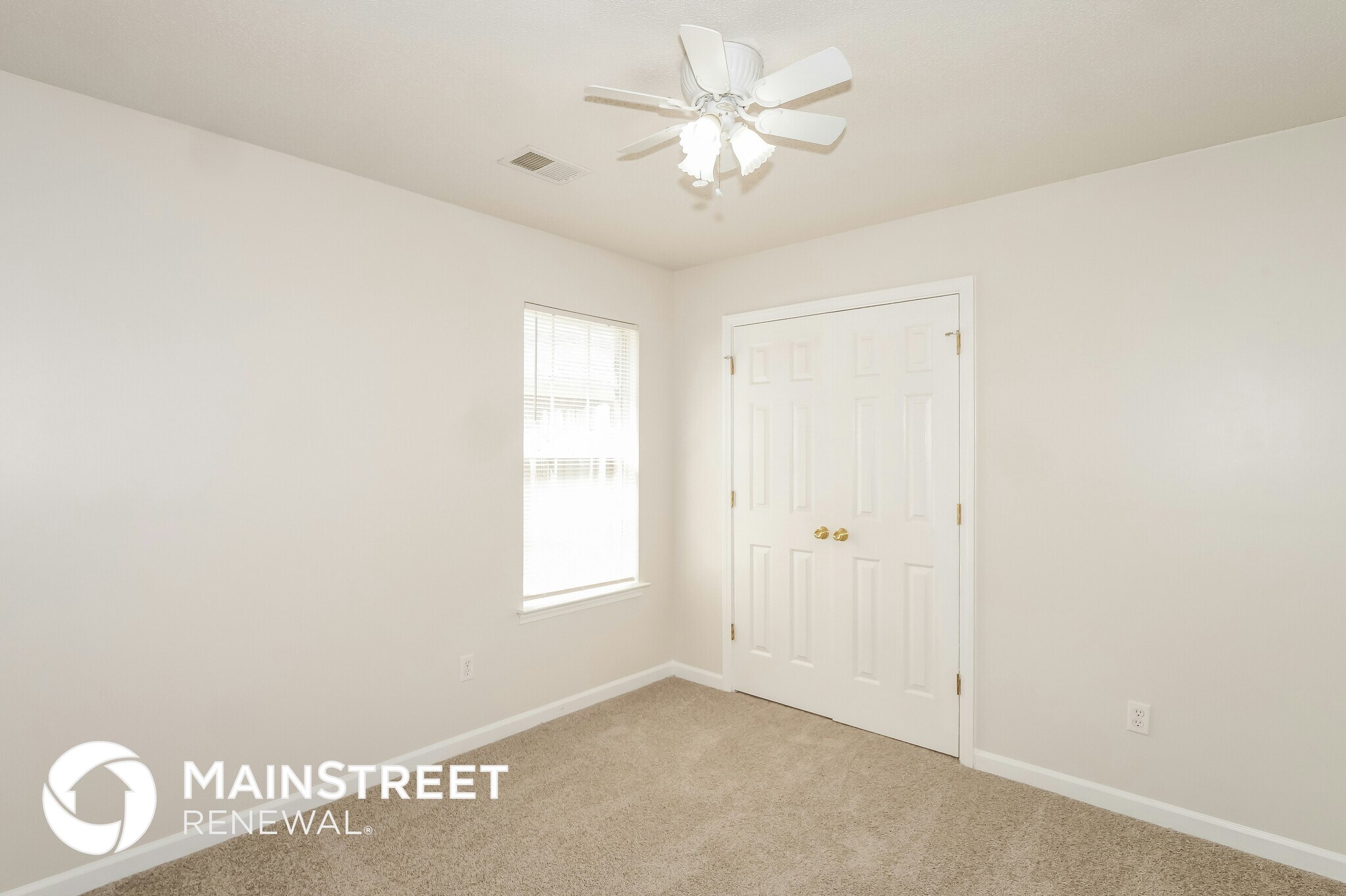 Building Photo - 8486 Clubview Dr