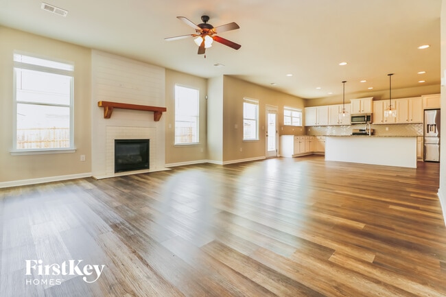 Building Photo - 225 Villa Grande Dr