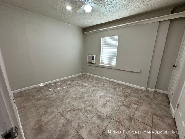 Building Photo - 1712 27th St