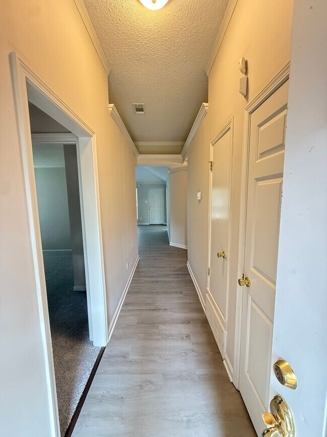 Building Photo - 3 bed, 2 bath in Arlington/Lakeland area