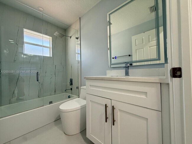 Building Photo - 123 1st St