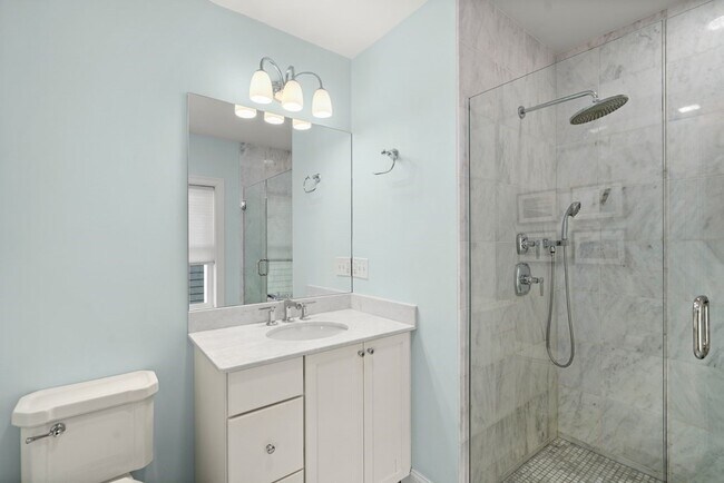 Building Photo - 76 Pearl St