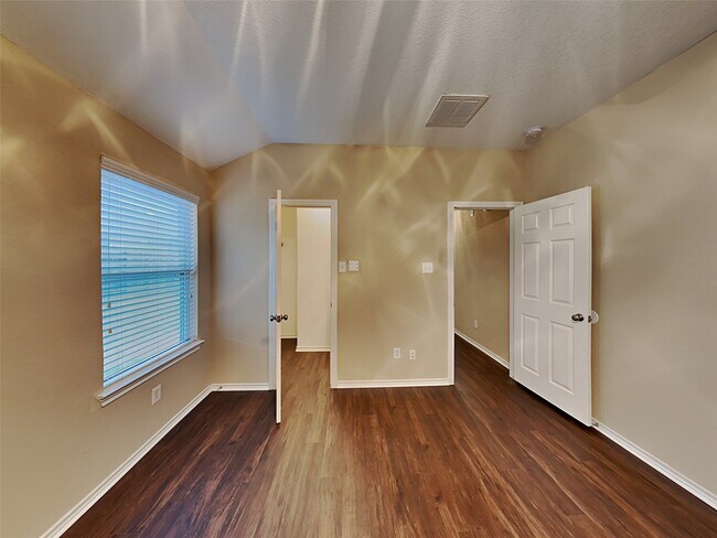 Building Photo - 9215 Birch Springs Dr