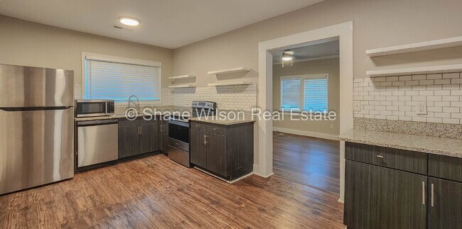 Building Photo - Cute little 2 BR / 1 BA up for lease!