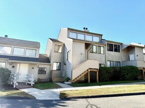Building Photo - 290 Brittany Farms Rd
