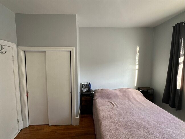 Building Photo - 332 Main St